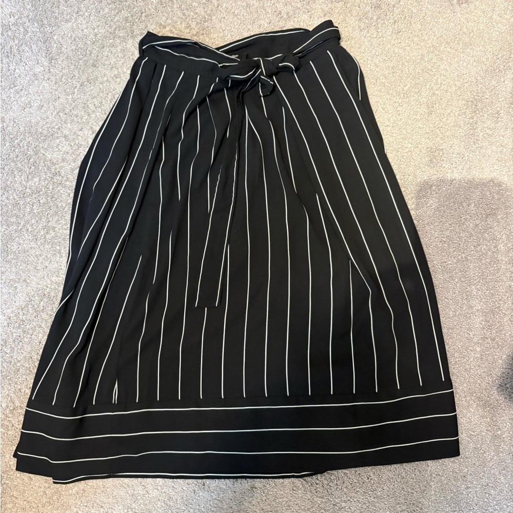 Banana Republic Black and White A-Line Skirt